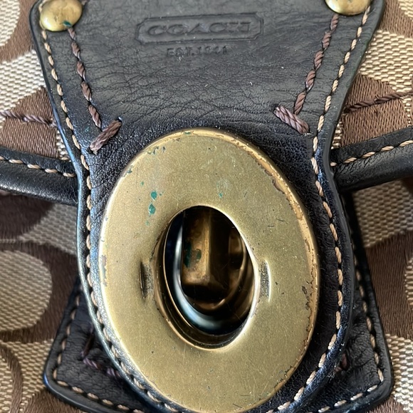 Handbags - Picture 2 of 7